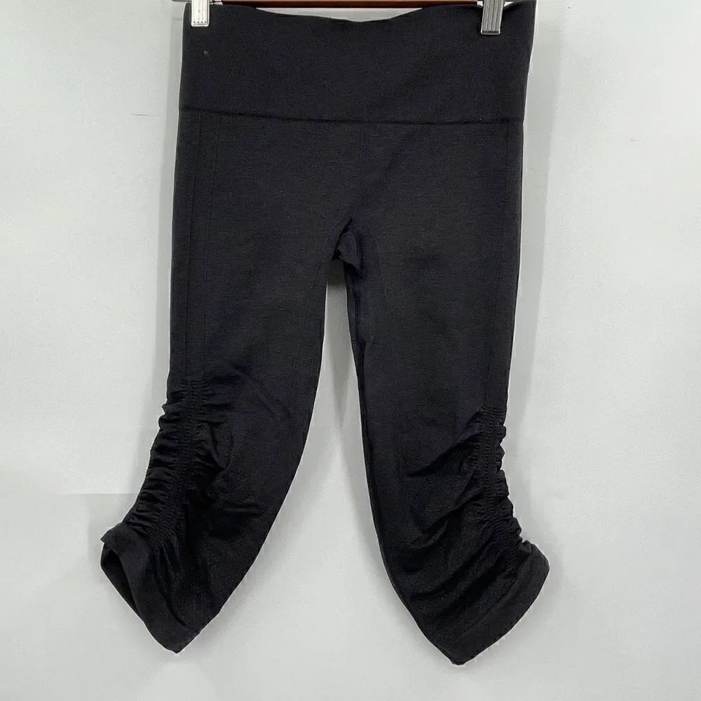 Lululemon Black Classic Awakening Tight Crop Seamless Leggings Size 4
